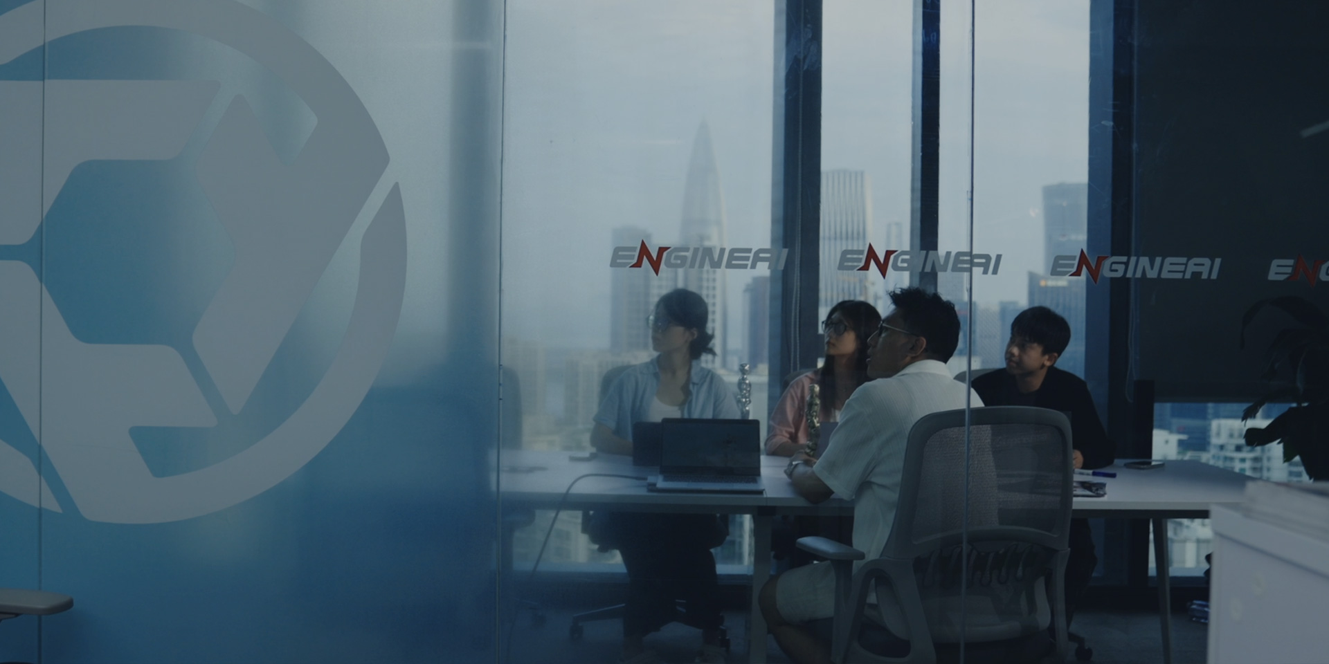 众力聚才 擎动未来