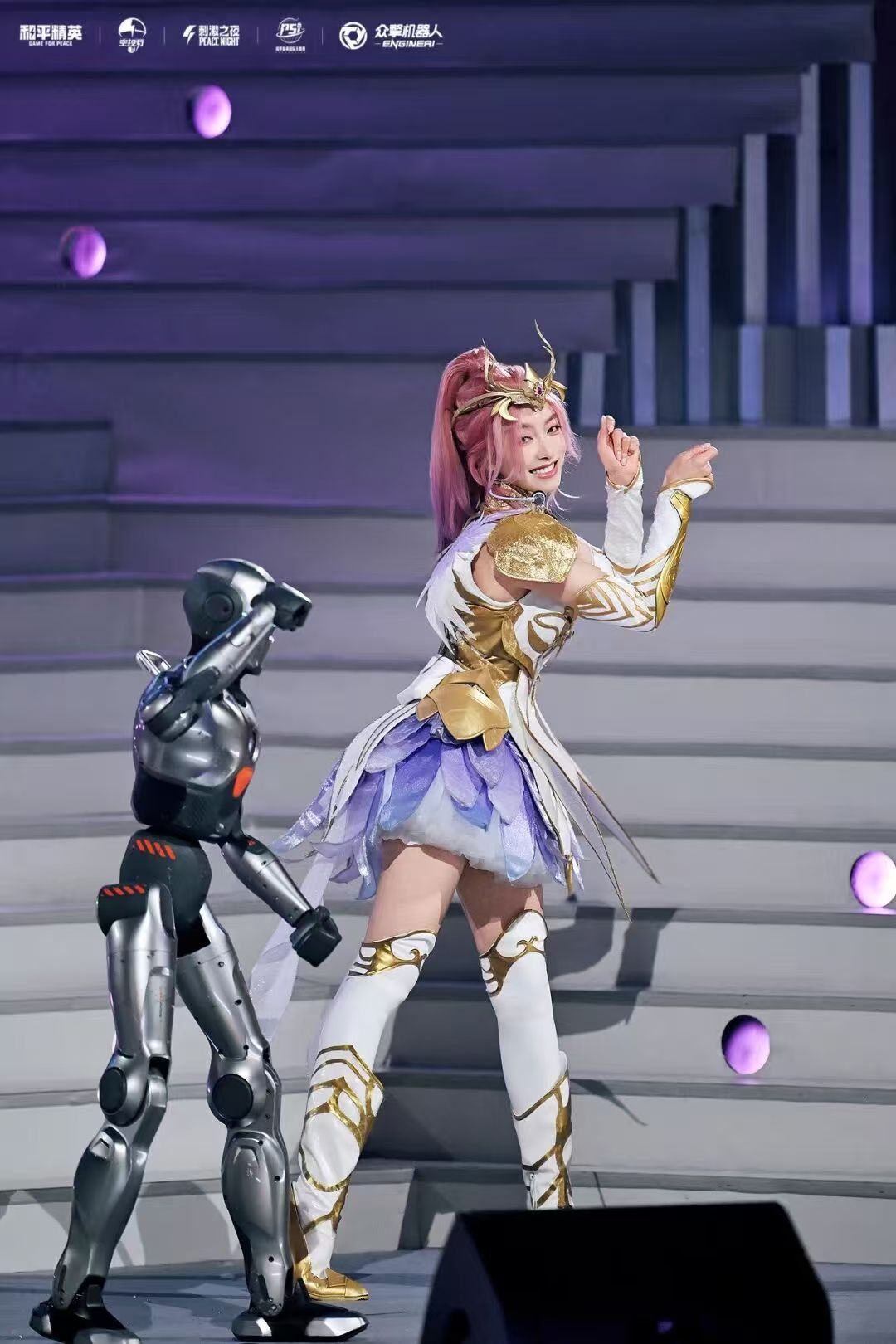 和平精英“刺激之夜”：PM01与宋茜同台，玩转“科技+潮流”新互动